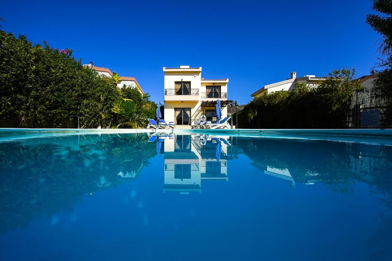 Holidays * Pissouri